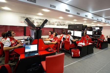 Ferrari - Boxen-Reportage - Formel 1 - GP Ungarn - 2014