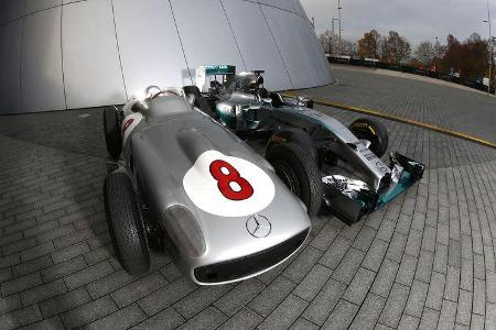 Vergleich: Mercedes W196 vs. AMG W05 - 2015