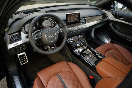 Audi S8, Cockpit