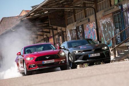 Chevrolet Camaro Coupé 6.2 V8, Ford Mustang GT Fastback 5.0 V8