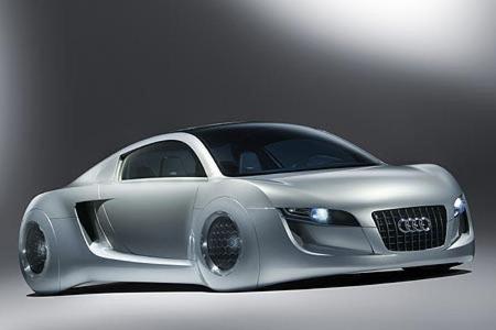Der erste Audi RSQ fuhr noch mit Verbrennungs-Mittelmotor.