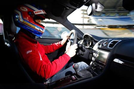 Porsche Cayman GT4, Cockpit