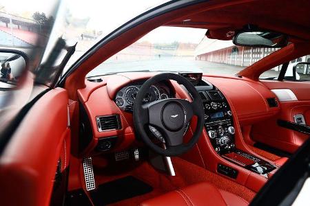 Aston Martin V12 Vantage S, Cockpit