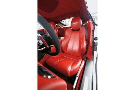 Aston Martin V12 Vantage S, Fahrersitz