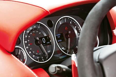 Aston Martin V12 Vantage S, Rundinstrumente