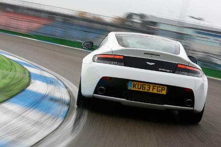 Aston Martin V12 Vantage S, Heckansicht