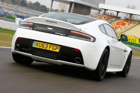 Aston Martin V12 Vantage S, Heckansicht