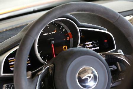 McLaren 650S Spider, Rundinstrumente