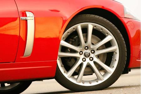 Jaguar XKR 13