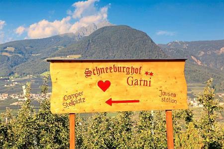 Schild Stellplatz Schneeburghof