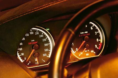 TJ-BMW 1er Coupé V10 SMG, Rundinstrumente