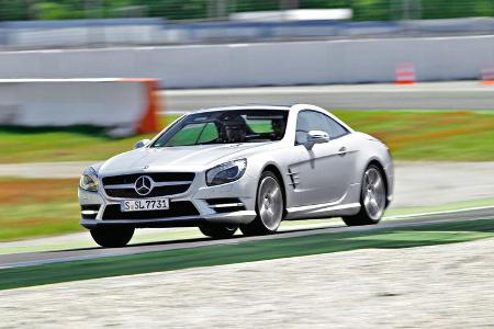 Mercedes SL 500, Seitenansicht, Kurvenfahrt