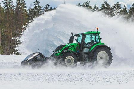 Nokian Valtra Traktor Weltrekord Schneeräumen