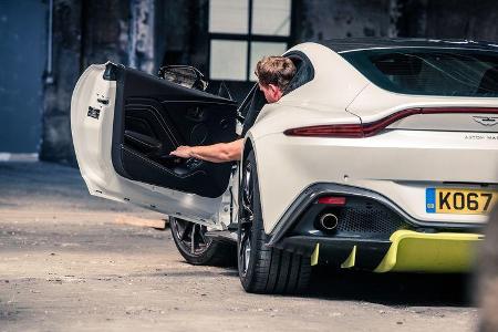 Aston Martin Vantage V8, Exterieur