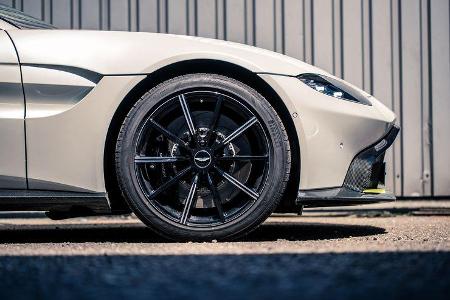 Aston Martin Vantage V8, Exterieur