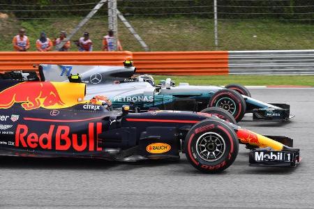 Valtteri Bottas vs. Daniel Ricciardo - GP Malaysia 2017