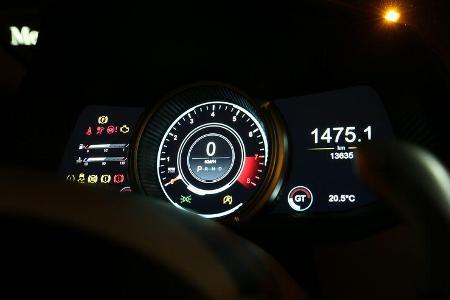 Aston Martin DB11, Anzeigeinstrumente