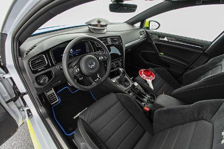 Oettinger VW Golf 400R Tune it Safe! 2017 Essen Motor Show