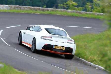 Aston Martin V12 Vantage S, Heckansicht