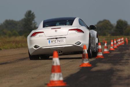 Fisker Karma, Heckansicht, Slalom