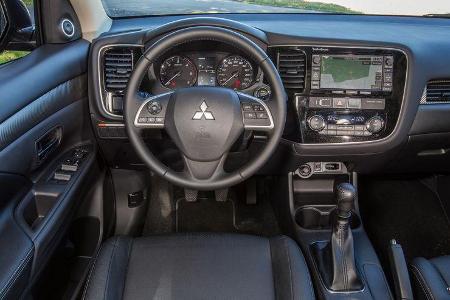 Mitsubishi Outlander 2.2 Di-D 4WD Instyle, Cockpit, Lenkrad