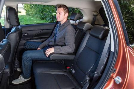 Mitsubishi Outlander 2.2 Di-D 4WD Instyle, Rückbank, Beinfreiheit