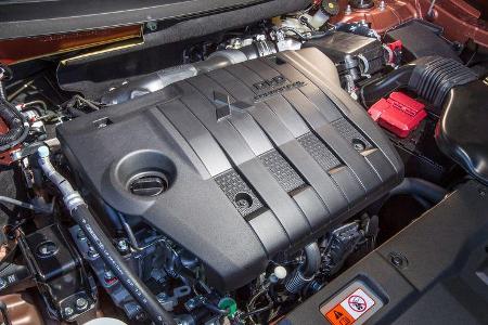 Mitsubishi Outlander 2.2 Di-D 4WD Instyle, Motor