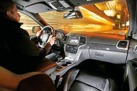 Jeep Grand Cherokee SRT, Cockpit, Fahrersicht