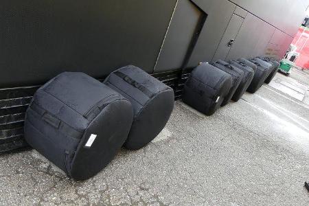 Pirelli - F1-Motorhomes - GP Spanien 2018