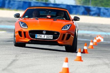 Jaguar F-Type S, Frontansicht, Slalom