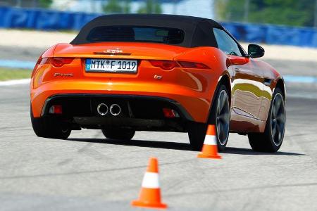 Jaguar F-Type S, Heckansicht, Slalom
