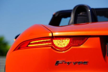 Jaguar F-Type S, Heckleuchte, Typenbezeichnung