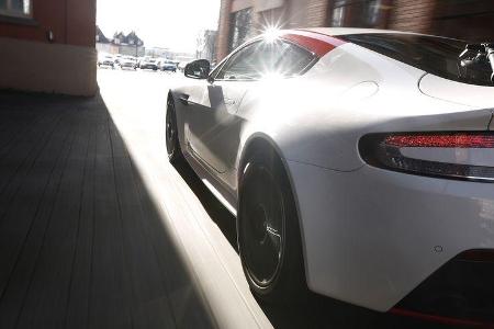 Aston Martin V8 Vantage N430, Seitenführung