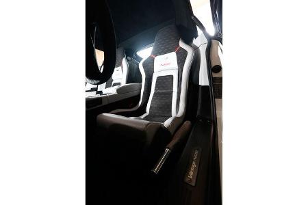 Aston Martin V8 Vantage N430, Fahrersitz