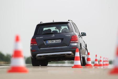 Mercedes GLK 250 Bluetec 4-Matic, Heckansicht, Slalom