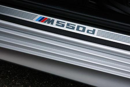 BMW M550d xDrive, Fußleiste