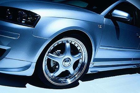 Der Audi AS3 steht auf Abt Sportfelgen SP1 mit der Größe 8,5 x 19 Zoll mit Dunlop-Reifen der Dimension 235/35 R19.