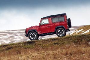 Land Rover Defender Works V8 (70th Edition)