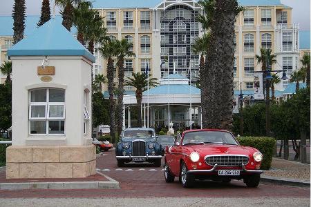 Stilgerechte Abfahrt zur Oldtimertour vom Table Bay Hotel in Kapstadt.