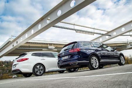 In puncto Fahrdynamik, Handling sowie Laufkultur liegt der blaue Passat Variant GTE klar vorne. In Verbindung mit dem harmon...
