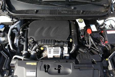 Peugeot 308 SW Puretech 130 gegen Peugeot 308 SW Blue HDi 150