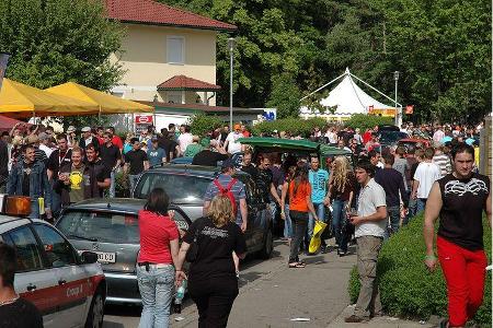 Eine große Überraschung sind auch 2010 die Show Cars der Hersteller. Wir erinnern uns da an den 12-Zylinder 650 PS-starken B...