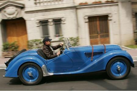 Dsa perlt: Im BMW 328 an der Promenade von San Pellegrino.