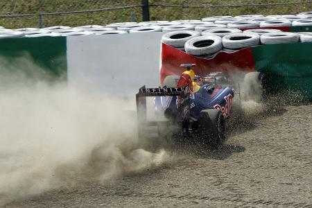 Sebastian Vettel GP Japan Crashs 2011