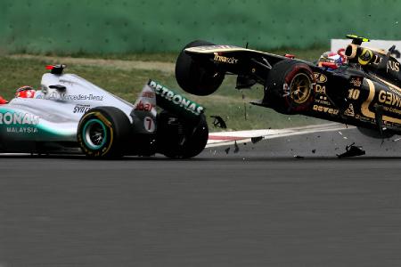 Vitaly Petrov GP Korea Crashs 2011