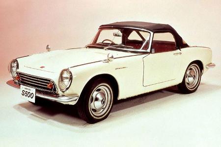 Ebenfalls 1963 geht die S-Serie an den Start. In der Vorserie wird der gleiche 360 ccm-Motor eingesetzt, doch beim Serienanl...