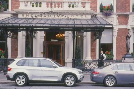 Allrounder: Der BMW X5 macht auch in der Stadt eine gute Figur.