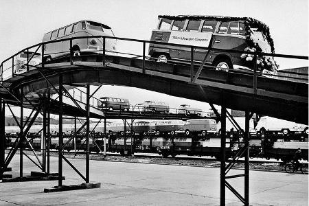 In Hannover lief jedenfalls die Produktion auf Hochtouren: Die Produktionsstraße war stets gut gefüllt, per Eisenbahn wurden...