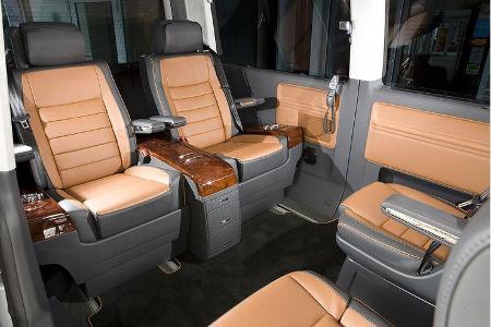 Das Interieur-Design wird aufgewertet, es reicht bis zu vier Pullman- Sesseln (zwei davon drehbar) mit integrierten Dreipunk...