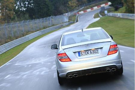 Dazu muss der Mercedes C 63 AMG auch auf die Nordschleife.